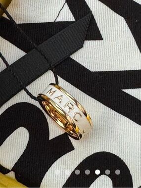 Marc Jacobs The Enamel Ring in Gold/Cream 6.5